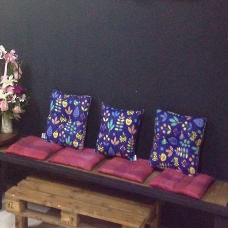 Cham Cha Hostel 치앙마이 외부 사진