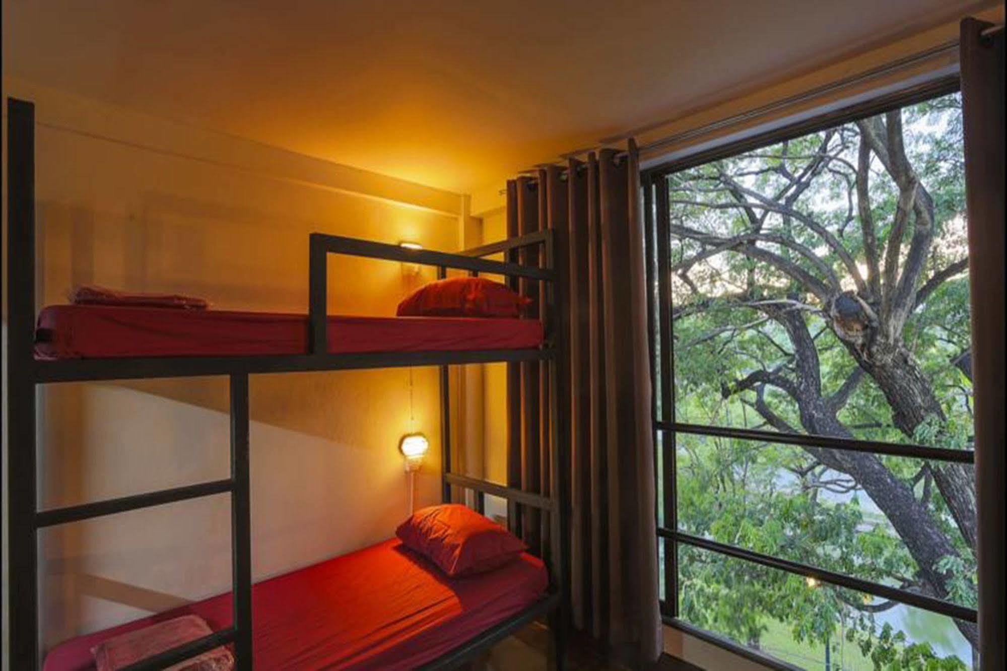 Cham Cha Hostel 치앙마이 외부 사진